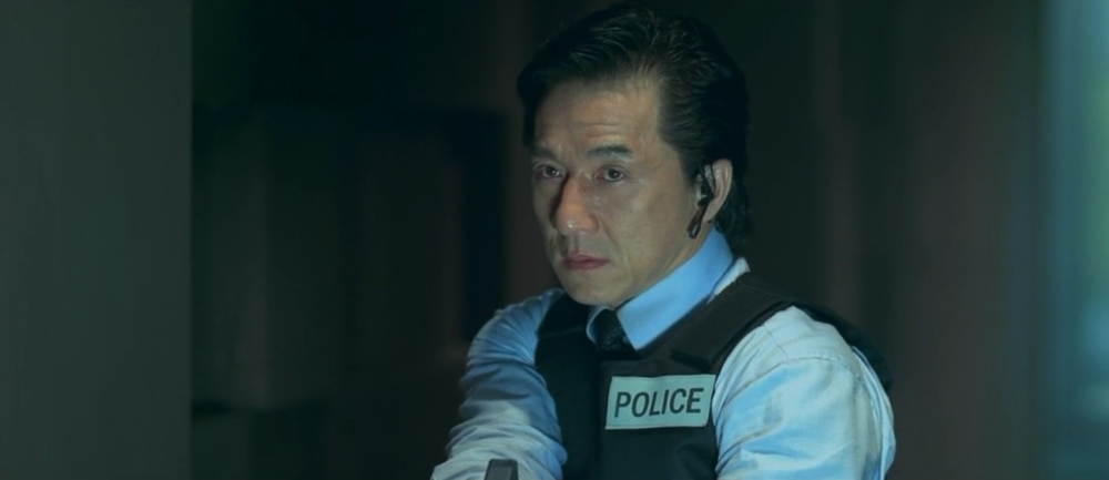 2004年为拯救香港电影成龙一路超支花12亿拍新警察故事