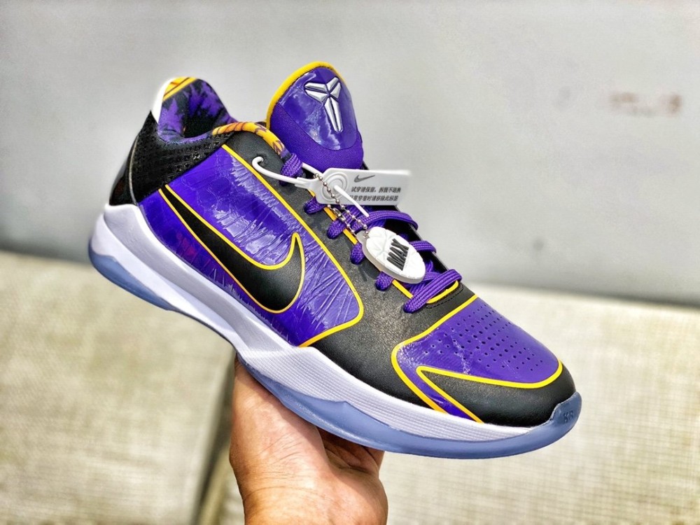 科比篮球鞋五代湖人限定紫金配色开箱