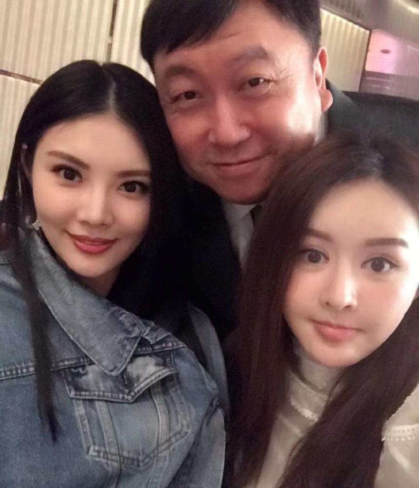 王晶《孙悟空大战盘丝洞》将播!演员熟人多,蜘蛛精都是"晶女郎"