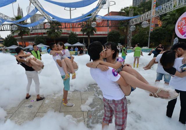 男女交往过程中为什么表现如此不同这样分析就容易理解了