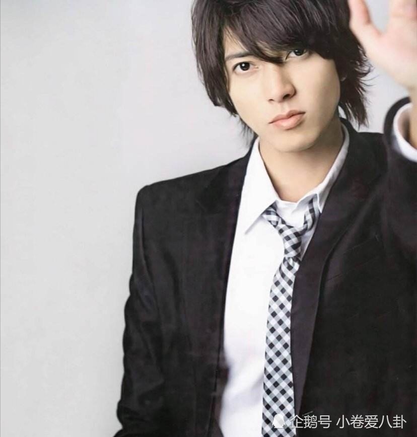 日本三大神颜男神同框 山下智久少年感 龟梨和也帅气 他是众多明星的偶像 腾讯新闻