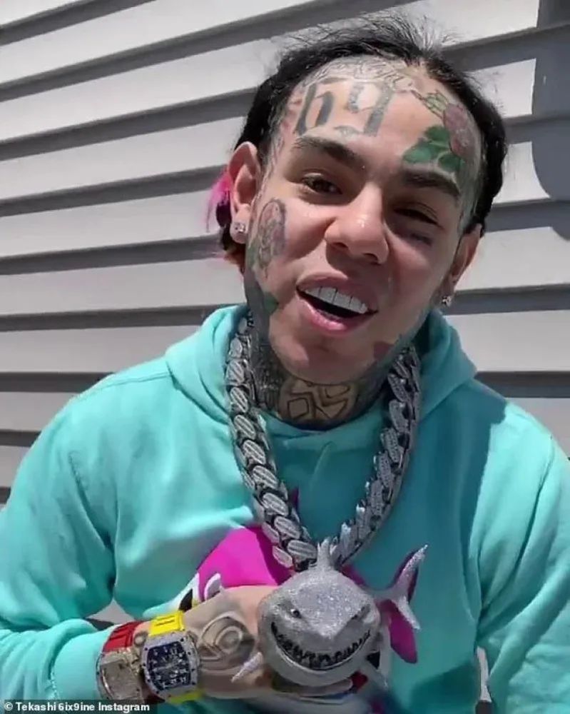 6ix9ine身上珠宝近千万!解析他的炫富法宝!_腾讯新闻