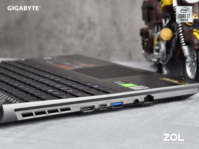 首款移动8核i7处理器技嘉aorus15g游戏本评测