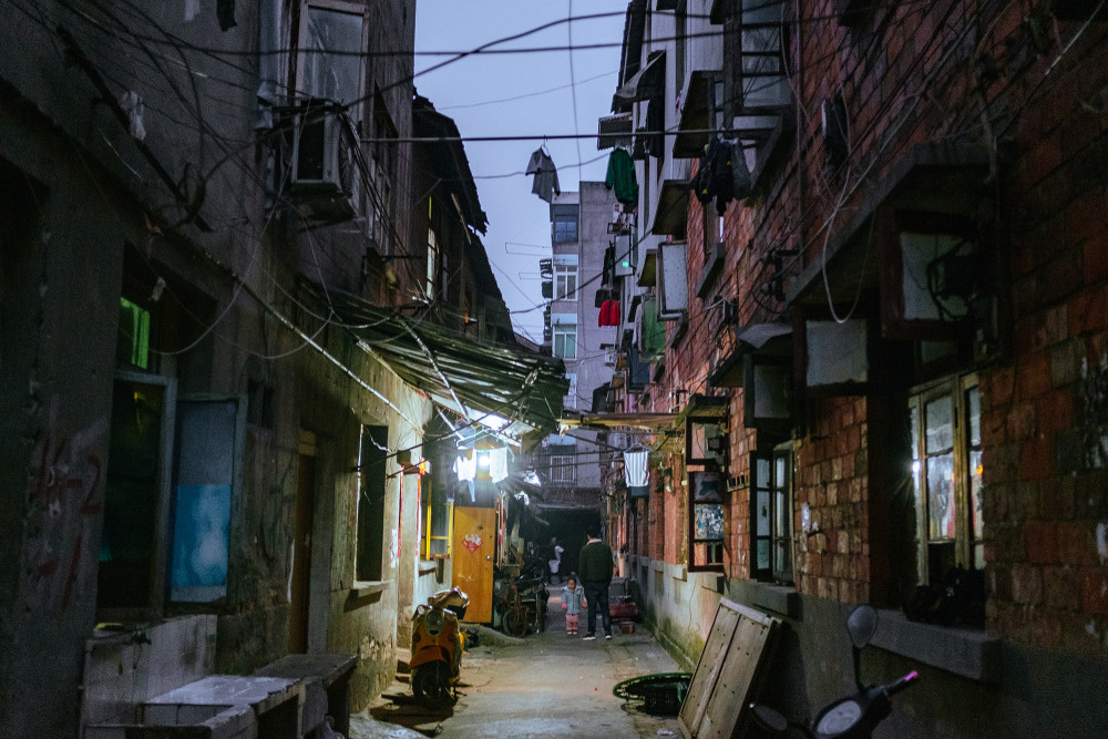 这条两百米的二巷,被称为玉林小香港;更是老成都的市井生活缩影