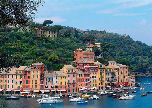 波托菲诺(portofino)是位于意大利西北部著名的旅游海港小镇.