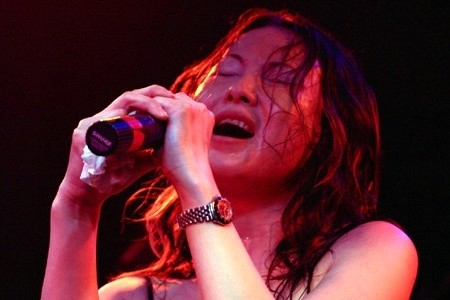 罗琦——中国摇滚第一女歌手 被人打瞎左眼的,到现在还有许多人牵挂着