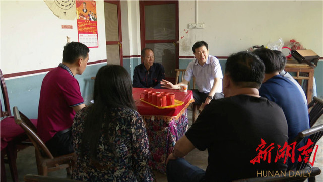 贺运生一行来岳阳县走访慰问退役军人