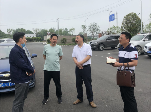 株洲市生态环境局何长顺副局长一行检查云龙污水处理厂运行情况