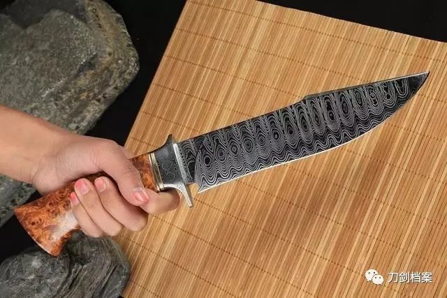 盘点最凶狠的4把刀 尤其是最后一把 被奉为国刀世界闻名 大马士革刀 廓尔喀弯刀 日本武士刀 印度 尼泊尔 冷兵器