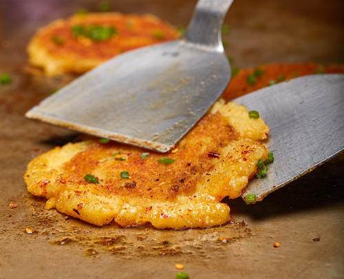 地道贵阳街边小吃 洋芋粑粑做法,贵阳街头的一种常见的传统小吃