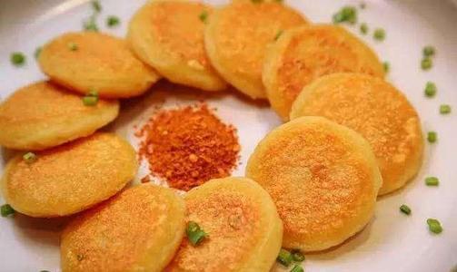 地道贵阳街边小吃 洋芋粑粑做法,贵阳街头的一种常见的传统小吃