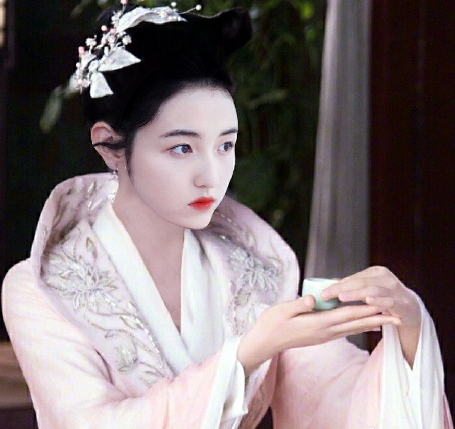 都说张子枫小时候古装造型很丑,长大后再扮古装,没几个男演员配得上