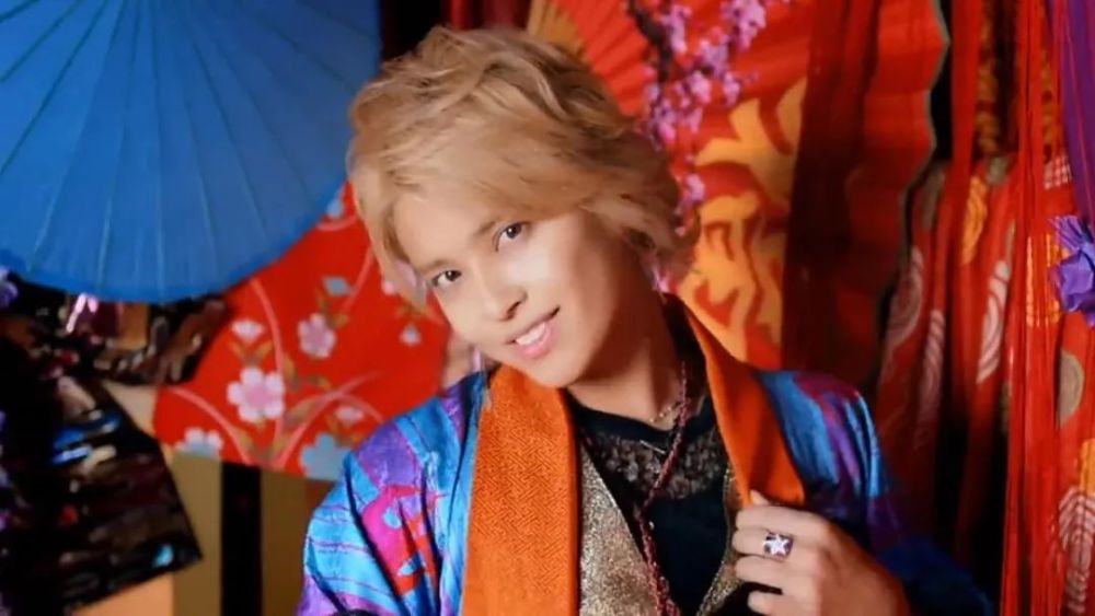 2003年与山下智久,锦户亮,小山庆一郎,加藤成亮,增田贵久组成news出道