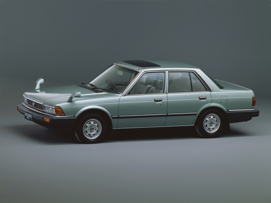 这台便是第二代雅阁主力,高配的ek引擎,同样拥有经过改进的cvcc-ii代