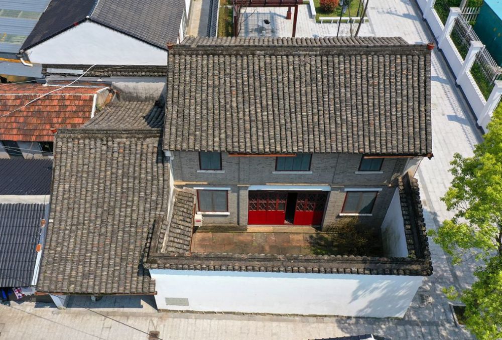 邵逸夫先生的故居,位于勤勇村的老邵自然村,地处勤勇村的西北角.