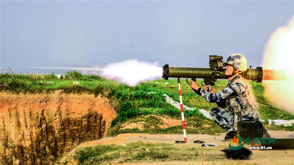火箭筒实弹射击.