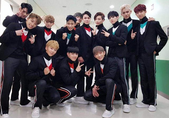 韩国男团一张照片受关注,成员累到要吸氧,内娱爱豆在干嘛?