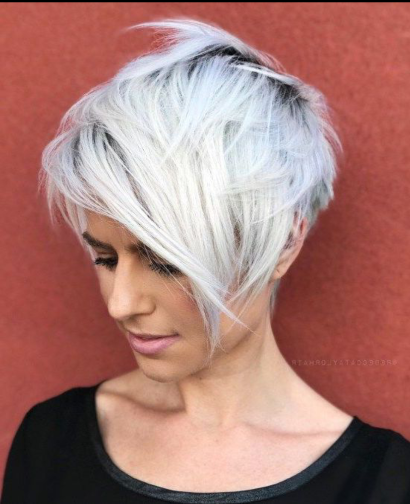 10款最好的灰色头发颜色的创意喜欢的美女快收藏哦