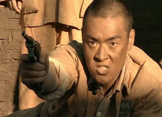 剧中同样有一位火暴脾气的角色,那就是李云龙的警卫员,魏大勇魏和尚了