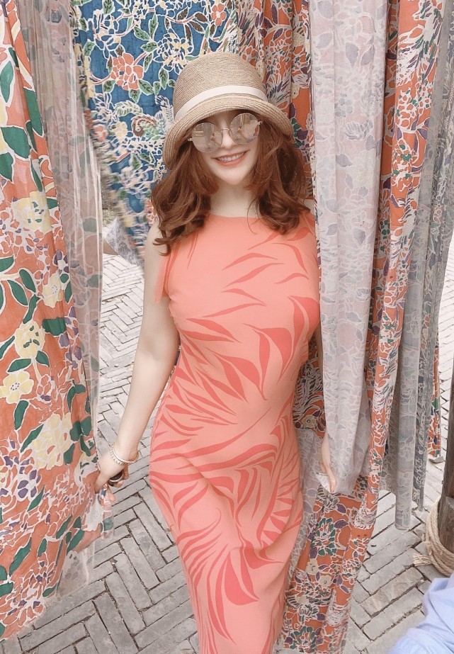 沈腾姐姐沈娜秀近照超精致v脸和丰满曲线网友更像沈腾妹妹