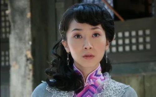 《梨花泪》里身世悲惨的银凤.