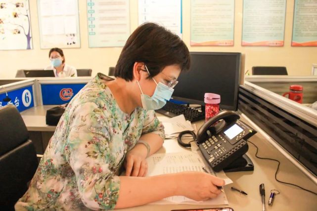 市文旅局局长刘晶洁接听12345热线,解答市民疑惑