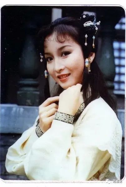 伶俐毒辣的阿紫是由陈复生饰演,陈复生的阿紫也是经典中的经典.