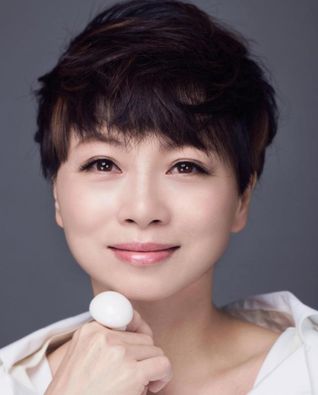 在社交平台上被网友称赞接地气的刘玉翠,现状却略显落寞.
