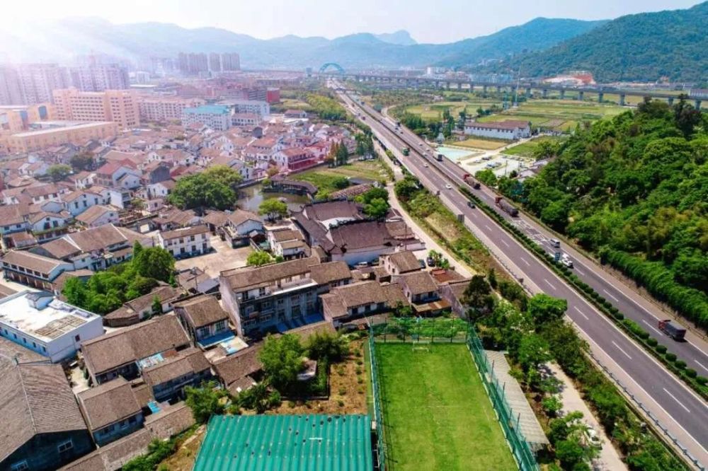 昆阳水陆联5村全国千强镇走出融合转型新路