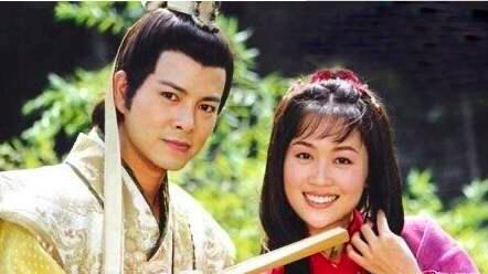 50岁"祝英台"晒冻龄照,嘟嘴卖萌似少女,与"马文才"婚姻幸福