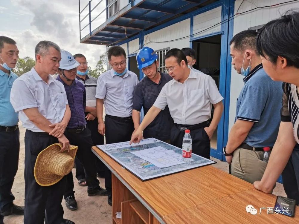 东兴市市长陈建林,东兴市委常委,副市长李文超,东兴市副市长陈春燕