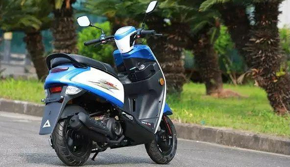 豪江国四踏板车重93kg最大马力75匹代步买菜好帮手