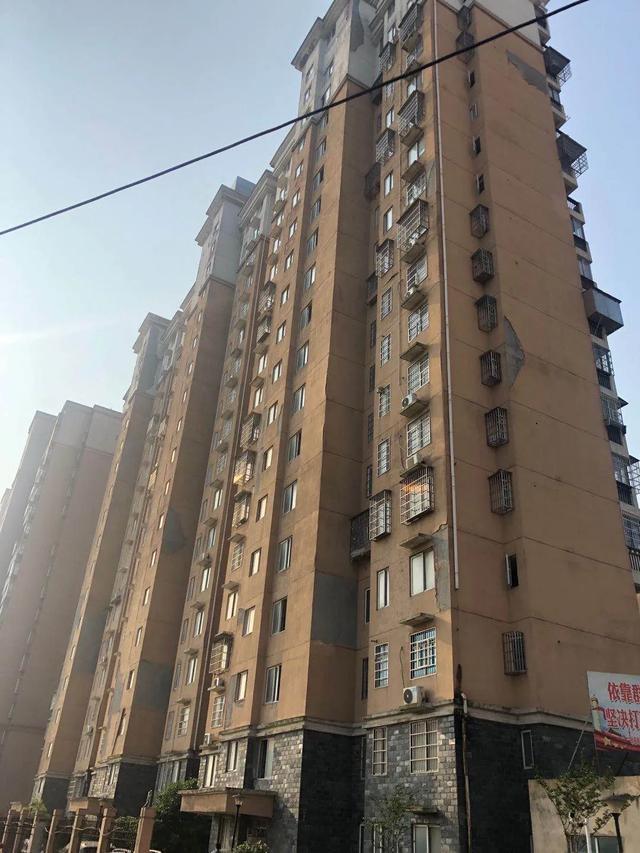 英雄城南昌昌东花园小区惊现"蜘蛛侠"