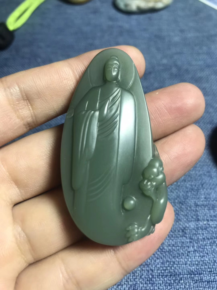 潘飞歌老师的作品设既有传承又有创新,构思极为巧妙,表现手法独特新颖