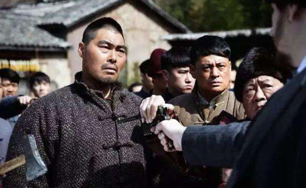 没错,他就是《抗日奇侠》里面那个"手撕鬼子"的杜大鹏的扮演者,相信