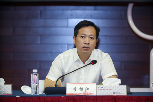 在活动现场,李镇江县长说,农业是大有希望的产业,金融惠农空间广阔