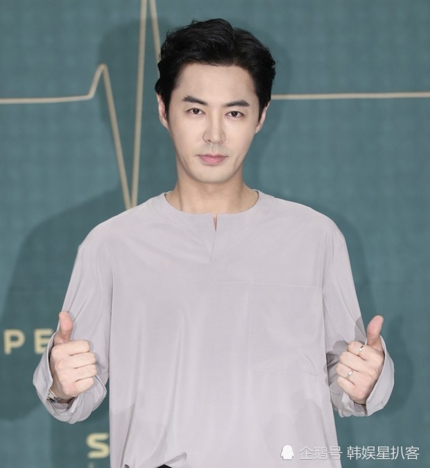 神话组合成员junjin晒亲笔信宣布10月大婚女方为航空公司乘务员