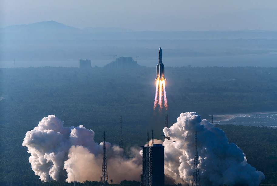 图为长征5b火箭发射