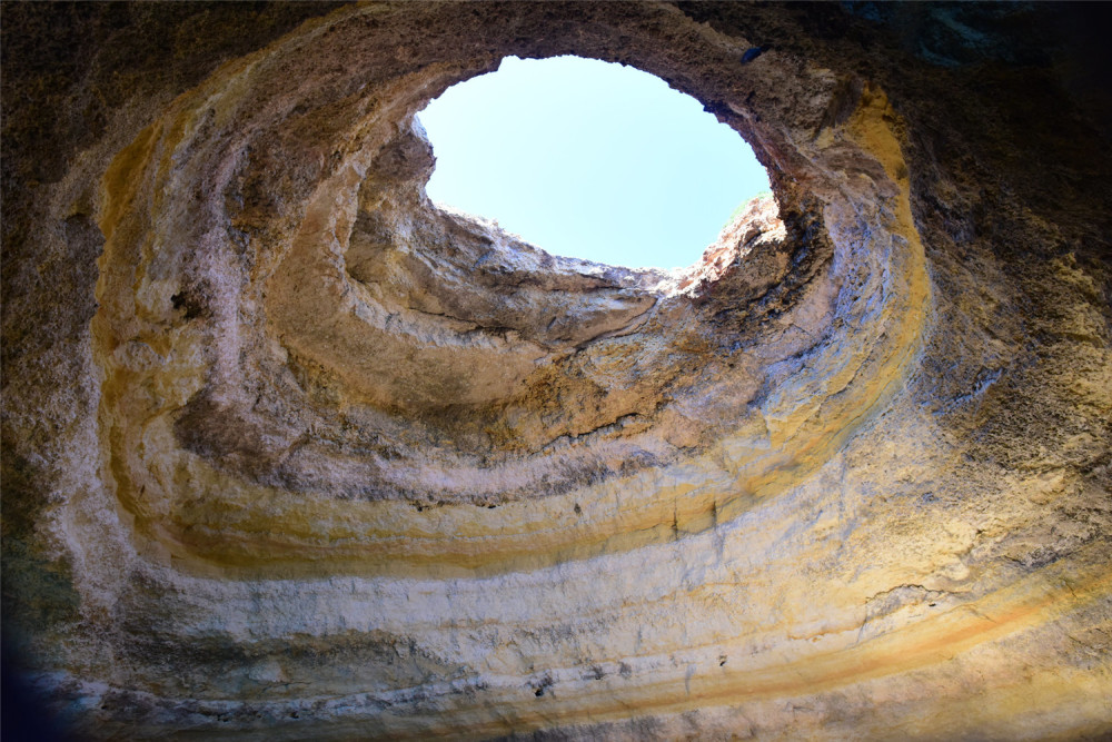 神奇的海洞,形成于2千万年前,短短几百米却禁止游客游进去