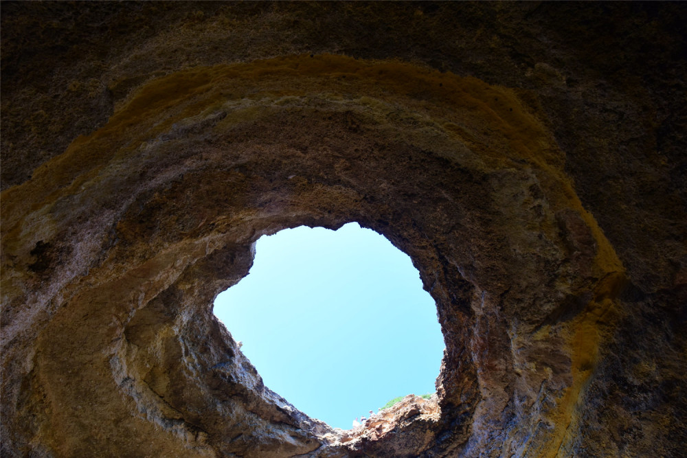 神奇的海洞,形成于2千万年前,短短几百米却禁止游客游进去