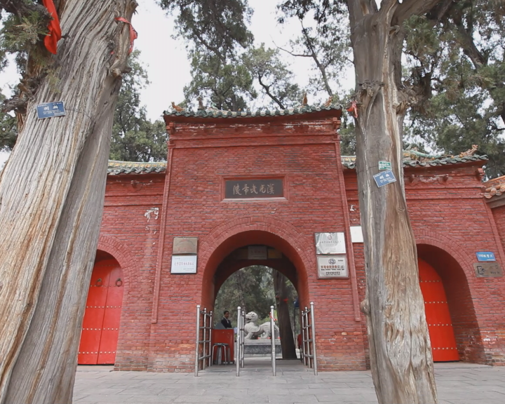 汉陵恢复开放游客纷至沓来