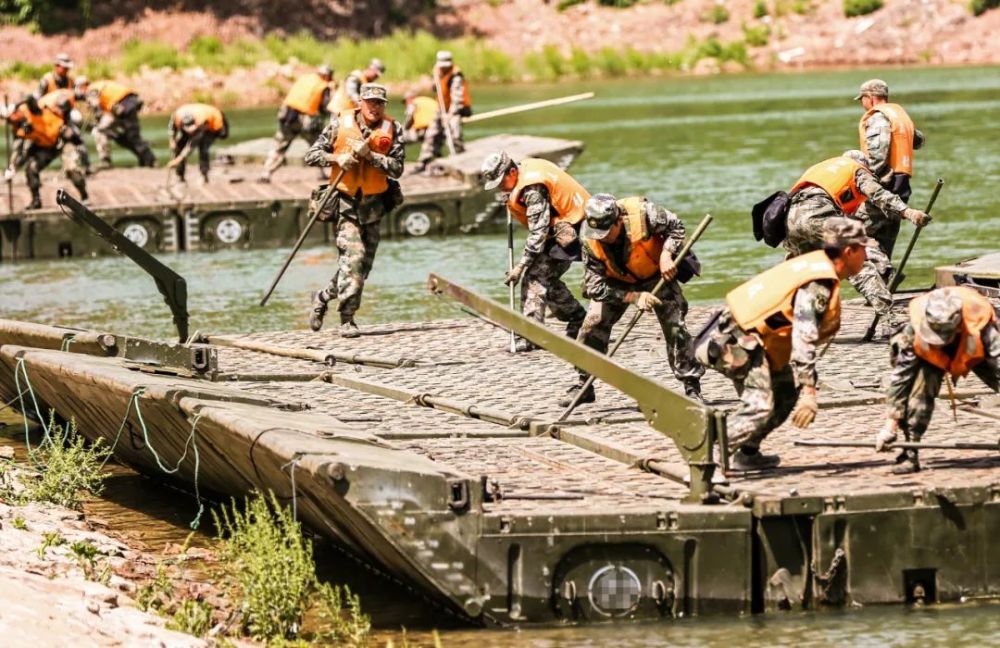 舟桥兵训练就是这么燃