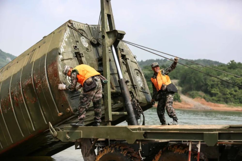 舟桥兵训练就是这么燃