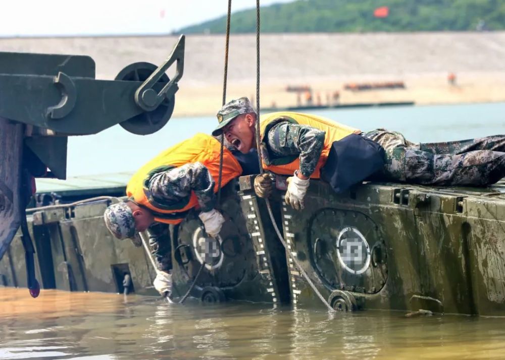 舟桥兵训练就是这么燃