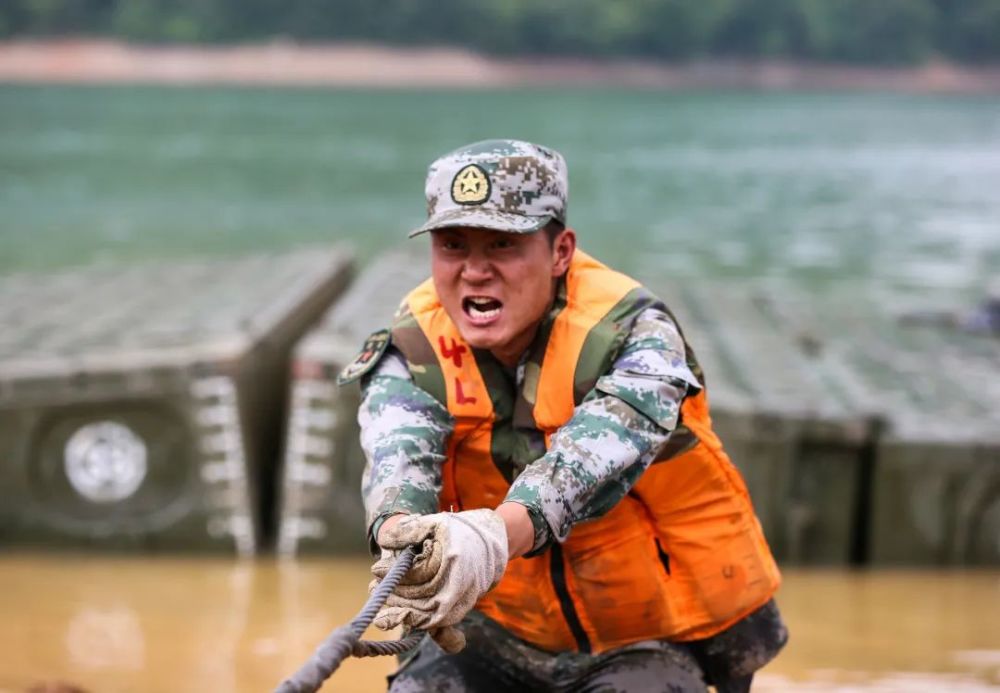 舟桥兵训练就是这么燃