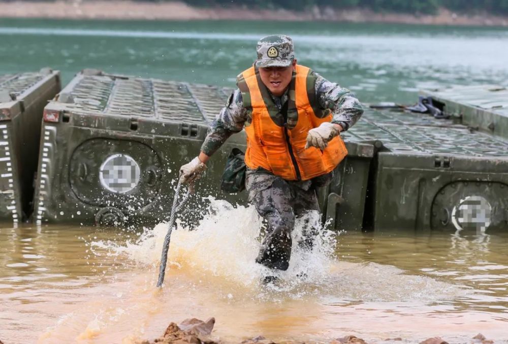 舟桥兵训练就是这么燃