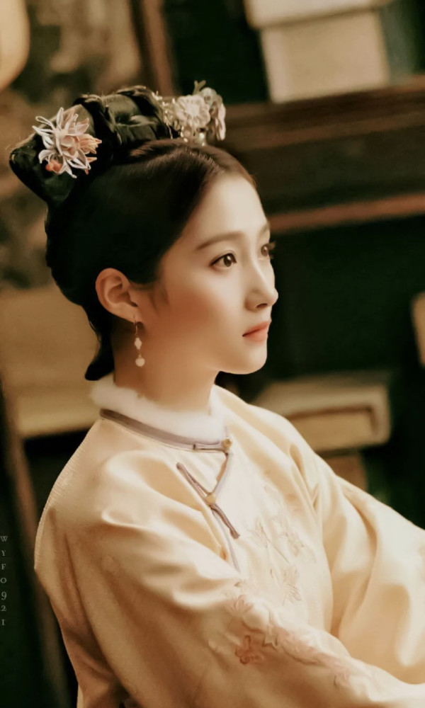 清纯关晓彤挑战清宫装,看清定妆照,后宫谁还有活路?