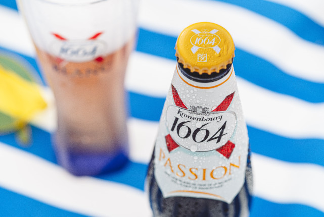 携手倪妮凯旋1664全新夏日限定百香果风味啤酒上市