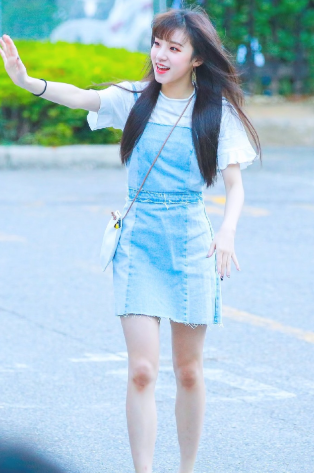 宋雨琦尝试黑长直后,完全像是变了另一种风格