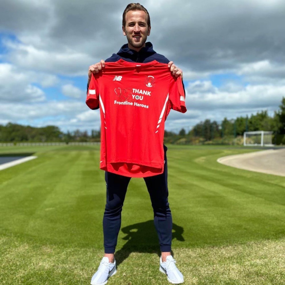 投身公益哈里凯恩为莱顿东方202021赛季球衣胸前广告赞助商